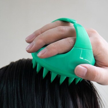 Scalp Massager Hair Growth Scalp Scrubber with Soft Silicone &amp; Dandruff Removal, Hair Shampoo Brush for Scalp Brush Head Massager, Dandruff Comb, Scalp Massage Tool, Psoriasis Comb, Green