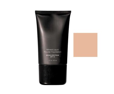 Mineral Liquid Powder Foundation Broad Spectrum SPF 15 (Pale Beige)