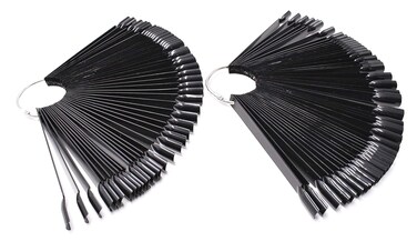 2 Sets 100 Tips Fan Shape Plastic Nail Art Tips Display Polish Board Display Practice Sticks with Metal Split Ring Holder (Black)
