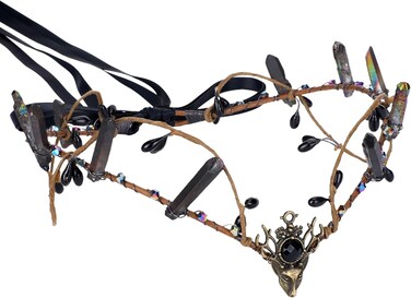 MOSTORY Handmade Crystal Elf Crown - Black Celtic Circlet Dark Raw Quaz Headpiece Gothic Elven Tiara for Women Girls Renaissance Cosplay Photo Prop Mardi Gras Carnival Prom