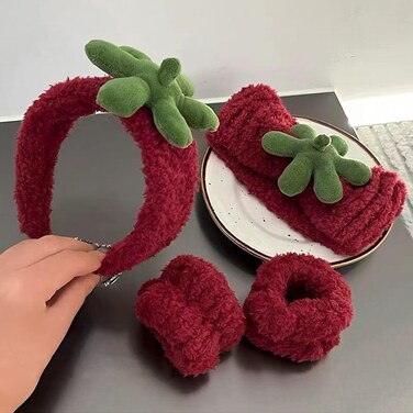 Ivyu Spa Skincare Headbands&amp; Wristband Set，Cute Strawberry Makeup Headband For Women Girls,Non Slip Sponge Headband，Skincare-Padded Soft Thick Terry Cloth Hair Band Accessory.