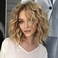 SCENTW Short Layered Ombre Blonde Wavy Bob Wigs for White Women Mid-length Blonde Curly Wig Synthetic Natural Looking Daily Party Wig