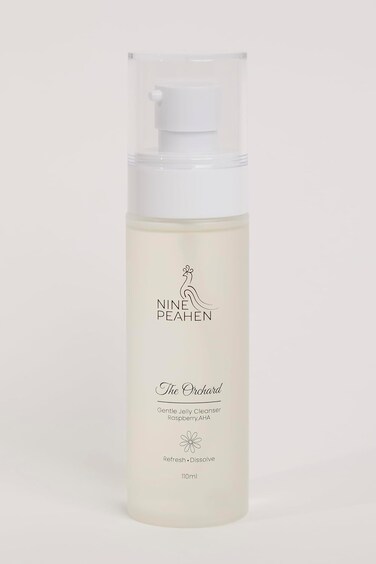 AHA/PEPTIDE Exfoliating hydrating Face Cleanser for Men and Women brightens and cleanses away impurities- All skin types, makeup remover 3.71 OZ