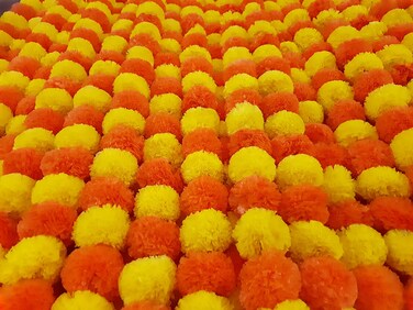 5 Pc Marigold Garland 4.5 Ft Long Strands of Artificial Marigold Flowers, Diwali Decorations Home, Indian D&eacute;cor Pooja, Wedding, Spring Bush Floral, Faux Garland, D&iacute;a de Muertos D&eacute;cor (Orange+Yellow)