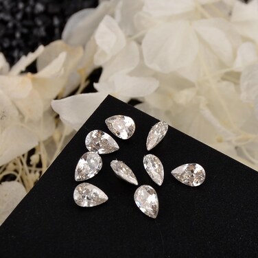 10pcs Nail Art Rhinestone Gems Pointed Back Clear K9 Glass Crystal Shiny Zircon Nail Diamonds Drop Shape 4 * 6mm Mini Rhinestone for DIY Acrylic Nail Art Decoration