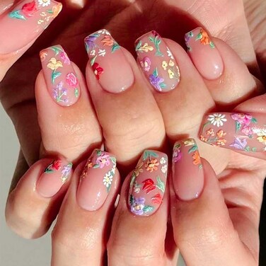 Square Press on Nails Medium, White Fake Nails Almond Acrylic False Nails Daisy, Embossed Nails Artificial Nails for Women and Girls 24 pcs