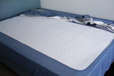 Bed Pad for Incontinence Reusable Underpad 36" X72" Fits King Bed Large Washable Waterproof Draw Sheet Mattress Protector for Seniors, Bedwetting Kids, Hospitals, Pets