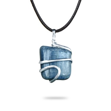 Ayana Crystals Handcrafted Blue Kyanite Necklace - Authentic Crystal Jewelry for Emotional &amp; Spiritual Healing, Throat &amp; Third Eye Chakra Balance, Libra Zodiac &amp; September Birthstone