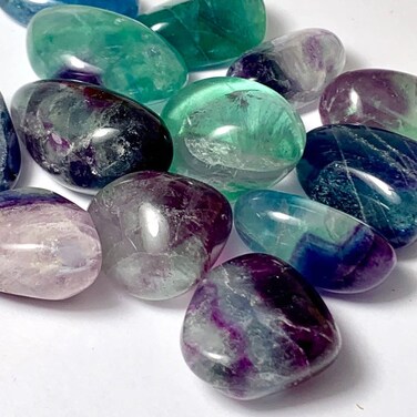 Pachamama Essentials Rainbow Fluorite Tumbled Stone - Healing Stone 20-25mm (1)