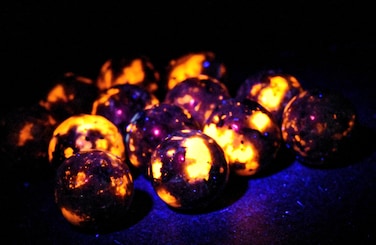 HQRP 1PC 16mm Yooperlite Syenite Sphere Glowing Under UV Natural Sodalite Rich Clast w/Nepheline Pegmatite Polished Gemstone Crystal Mineral Ball - China