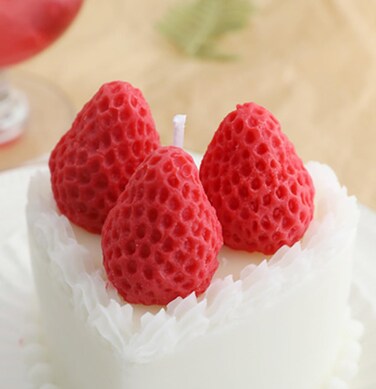 Cream Cake Shaped Scented Candle,170G Red Strawberry Shape Fruit Aroma Soy Wax Decorative Candle for Table Photo Prop Gift,Prefect for Meditation Stress Relief Mood