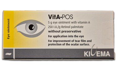 VitA-POS Eye Ointment 5g, White