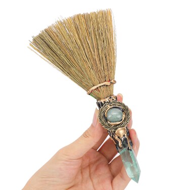 Witch Broom Green Crystal - Witch Wiccan Altar Broom Witchcraft Witches Pagan Altar Decor Natural Reiki Energy Wand Stone Ritual Magic Ceremonial for Meditation Therapy Halloween Decorations