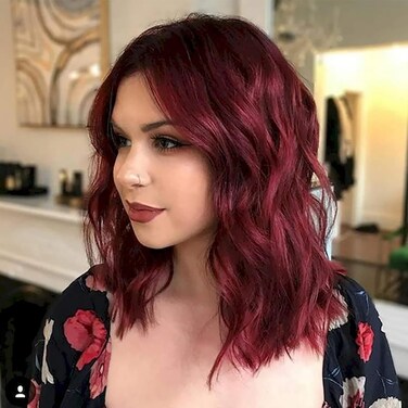 Wine Red Curly Wavy Bob Wig with Curtain Bangs Burgundy Short Curly Bob Wigs with Bangs for Women Red Shoulder Length Wavy Synthetic Burgundy Natural Hair for Daily Party Use