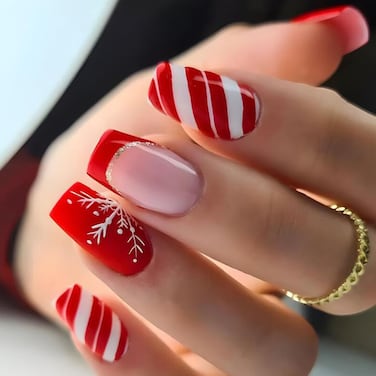 Christmas Press on Nails Short Coffin Red French Tip Fake Nails with Red White Plaid Snowflake Designs Red Full Cover Glue on Nails Artificial Acrylic Fales Nails for Women 24 Pcs