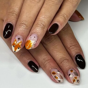 Thanksgiving Day Press on Nails Short Almond Fake Nails with Almond Maple Leaves Designs Cute Fox Fall Leaves Stick on Nails Autumn Black Full Cover Glossy Acrylic Nails Glue on Nails for Women 24Pcs