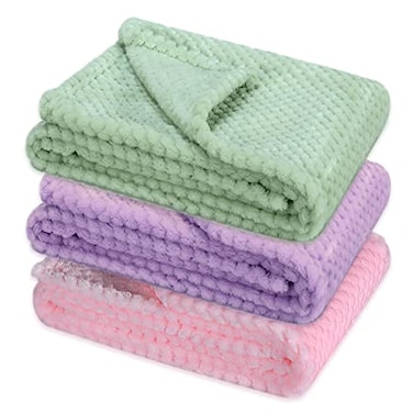 CUTEMATE Warm Soft Fuzzy Dog or Cat Blanket Plush Fleece Throws for Bed Couch Sofa Travel S24 x 32 Multicolor 1