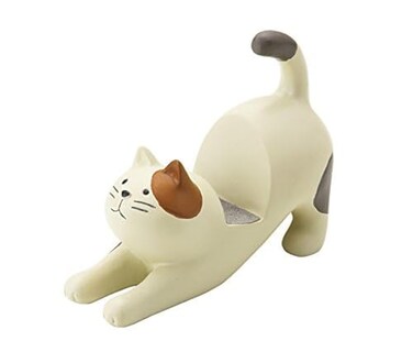 SB Goods Cream Cat with Brown Ear Patch Smartphone Stand
