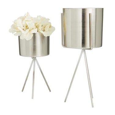 Deco 79 CosmoLiving by Cosmopolitan Metal Indoor Outdoor Planter Small Small Planter Pot with Removable Stand Set of 2 Planters 5 4W Silver