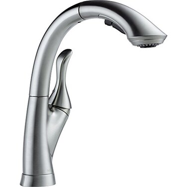 Delta Faucet Linden SingleHandle Kitchen Sink Faucet with Pull Out Sprayer Arctic Stainless 4153ARDST