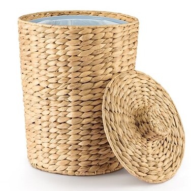 Tidita 4 Gallons Wicker Waste Basket Water Hyacinth Bathroom Garbage Can with a Lid Bathroom Trash Can Boho Style Wicker Trash Can with Lid for Household Kitchen Removable Liner Iron Frame