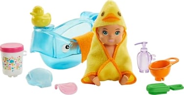 Barbie Skipper Babysitters Inc Feeding and BathTime Playset with ColorChange Baby Doll Bathtub Popsicle Sponge and BathTime Accessories Including DuckShaped Towel