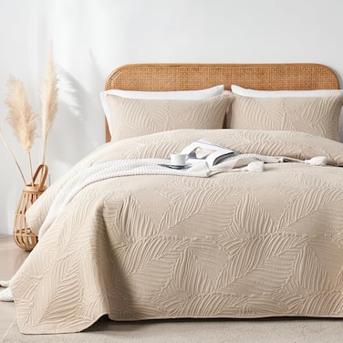 OARAGE King Quilt Bedding Set Lightweight Soft Beige Bedspread Coverlet with Leaf PatternUltrasonic Microfiber Bed Cover Set for All Season 3 Pieces 1 Quilt 2 Shams