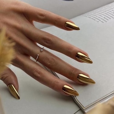 KQueenest Chrome Gold Press on Nails Medium Almond Mirror Metal Stiletto Fake Acrylic Nails with Bling Design Cute Medium Glue on Nails for Prom Party Wear Glazed False Nails Press ons in 24 Pcs