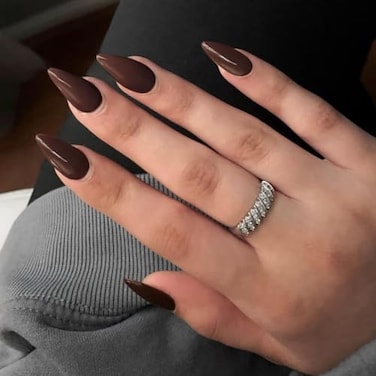 KQueenest Dark Brown Fall Press on Nails Medium Stiletto Almond Pure Color Acrylic Nails Press ons Reusable Acrylic Fake Nails Set Feature Protective UV Coating for Women Nail Art Manicure in 24PCS