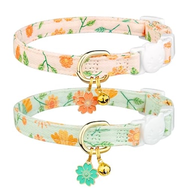 FYEQYAOU 2 Pack Cotton Breakaway Cat Collar Beige and Green Flowers Pendant Cute Kitten Cat Collar with Bell