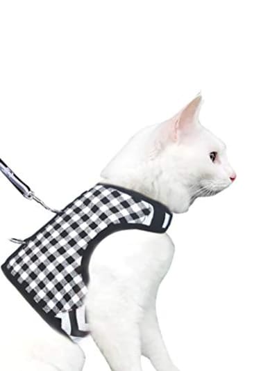 YIZHI MIAOW Yizhi Miaow Cat Harness and Leash for Walking Escape Proof Adjustable Cat Vest Harness Padded Stylish Cat Walking Jackets Black Plaid Large