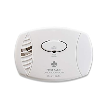 First Alert Carbon Monoxide Detector PlugIn Alarm with Battery Backup CO606 White 1Pack
