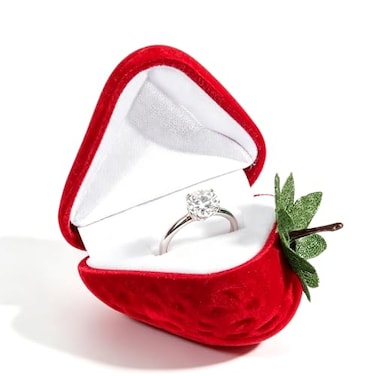 Wowagoga Strawberry Ring Box Strawberry Shaped Velvet Ring Jewelry Storage Box Gift BoxRing Earrings Jewelry Counter Display Props