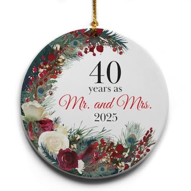 CEDAR CRATE 40th Anniversary 40 Years as Mr and Mrs Wreath Ceramic Christmas Tree Ornament Collectible Holiday Keepsake 2875 Round Ornament in Decorative Gift Box with Bow Perfect for Parents Couple