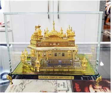 Ailtower Golden Temple Amritsar Model A Sikh Religious Crystal with Golden Plate Must for Every Sikh Religious Family Office and Sikh Auspicious Purpose Gurudwara Dcor Square Large