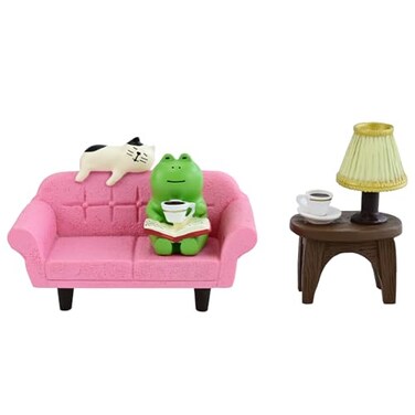 Mevodeata Cute Mini Frog Figurine with Small Sofa and Lamp Table Resin Figure for Office Home Decor for Frog Lovers Pink Sofa