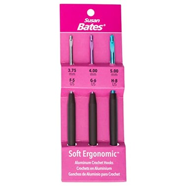 Susan Bates Silvalume Soft Ergonomic Crochet Hook SetSizes F5375mm G64mm And H85mm 12693