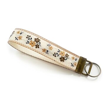 CELOKIY Cute Fall Keychain Wristlet Thick Embroidered Floral Keychain for Women Car Key Chain Accessories