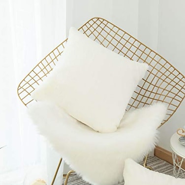 Home Brilliant White Fur Pillow Covers 18x18 Plush Faux Fur Fluffy Sheepskin Pillow Cases for Sofa Super Soft Throw Pillows for Couch 18 x 18 inch White
