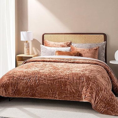 EverGrace Luxury Velvet Quilt King Size Ultra Soft Wave Crushed Velvet Bedding Set Lightweight Quilted Comforter Set for All Season Oversized Bedspread Coverlet with 2 Shams Burnt Orange