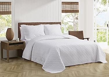 Tommy Bahama Queen Quilt Set Soft Bedding with Matching Shams Comfy Bedspread Beach Bedding Set for All Seasons Chevron White Queen