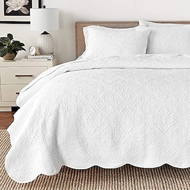 Cozy Line Home Fashions 100 Cotton Victorian Medallion Solid White Matelasse Embossed Bedding Quilt Set Reversible Lightweight Bedspread Coverlet for All Season Oversized King 3 piece