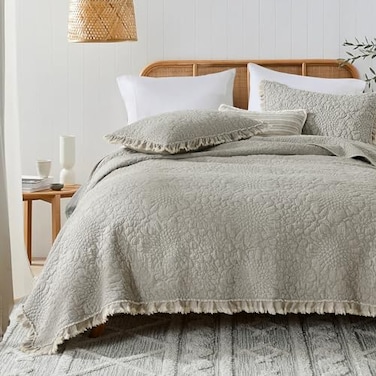 HORIMOTE HOME Beige Ruffled Quilt Queen Size StoneWashed Microfiber Lightweight Crinkled Farmhouse Rustic Shabby Chic Bedding Set 3 Pieces Reversible Bedspread with Pillow Shams for All Season