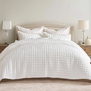 RECYCO Luxury Velvet Quilt Set Full Queen Size Bedding Sets Ultra Soft Velvet Comforter Set Lightweight Channel Box Stitch Oversized Bedspread Coverlet for All Season with 2 Shams Bright White