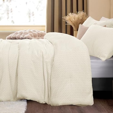 ChiXpace Flannel Fleece Queen Comforter Set Furry Beige Leaves Pattern Faux Fur Bed Set Winter Ultra Soft Fuzzy Comfort Set Velvet Bedding Set for Bed with 2 Pillow Cases