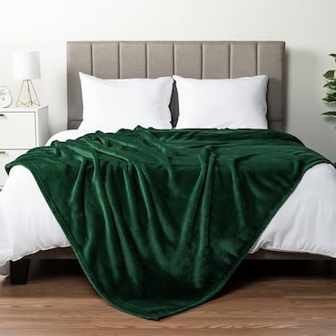 PAVILIA Fleece Blanket King Size Super Soft Plush Luxury Flannel Throw Lightweight Microfiber Blanket for Sofa Couch Bed Emerald Green 90x108 inches