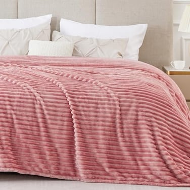 BEDELITE Fleece Blanket King Size 3D Ribbed Jacquard Soft and Warm Decorative Fuzzy Blankets Cozy Fluffy Plush Lightweight Throw Blankets for Couch Bed SofaPink 108x90 inches