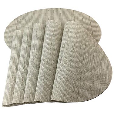 WAZAIGUR PlacematsRedA Imitation Bamboo Oval Woven Vinyl Heat Resistant Placemats Washable Table Mats for Kitchen Table Set of 6Cream