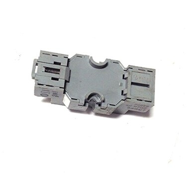 Idec IDEC SH2B05 10 AMP 300 VAC 8 Blade 8 Position Terminal ACDC COILS DINRail Mount Relay Socket