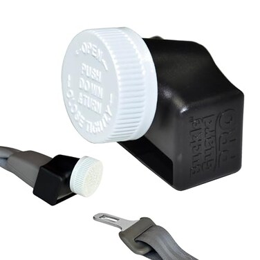 غطاء زر حزام الأمان Buckle Guard PRO يساعد في الحفاظ على ربط الأطفال والركاب ذوي الاحتياجات الخاصة لأحزمة الأمان بأمان، ويمنع الأصابع الفضولية من فك أحزمة الأمان عن طريق الخطأ. يناسب معظم المركبات. أسود
